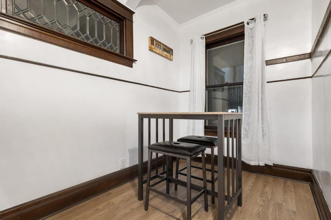 Large 5br 2ba Just Minutes From The Falls Holiday home Niagara Falls