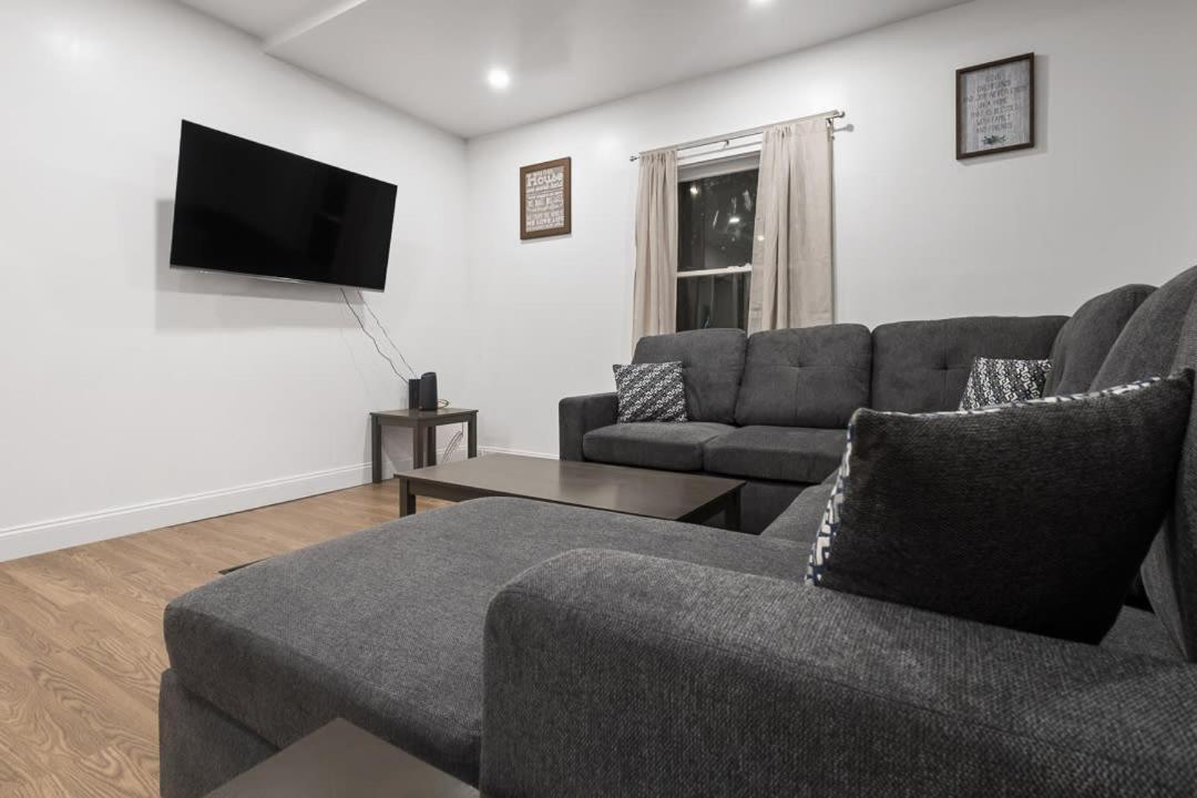 Large 5br 2ba Just Minutes From The Falls Niagara Falls